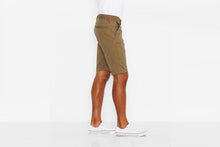Load image into Gallery viewer, Levi's Commuter 504 Regular Straight Shorts - hangnpt5